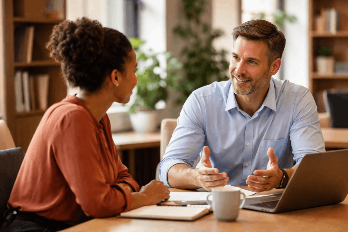 manager meeting one-on-one with direct report